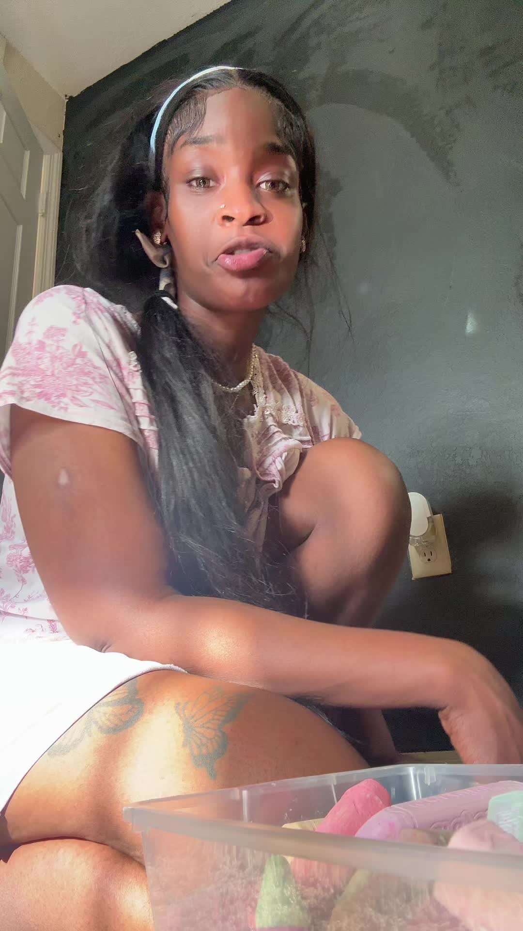 @i love pretty girls 🫦.