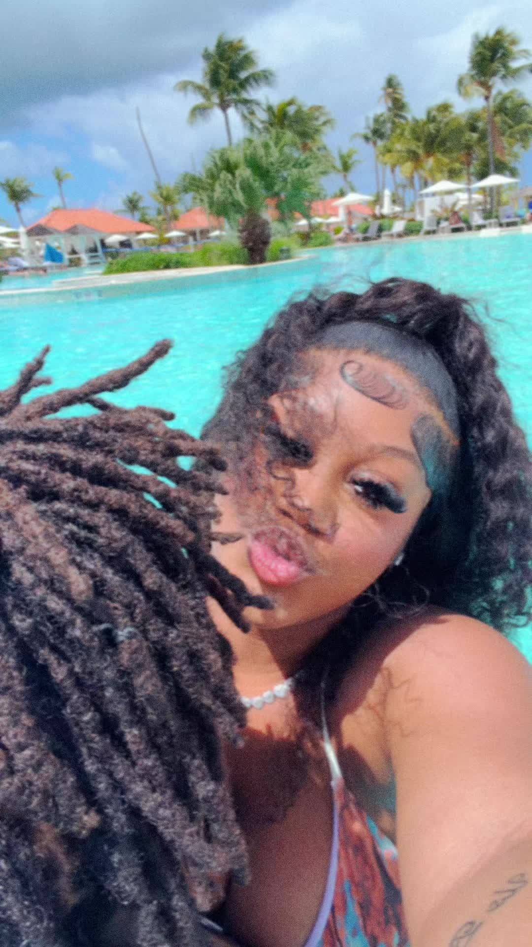@chloe2x