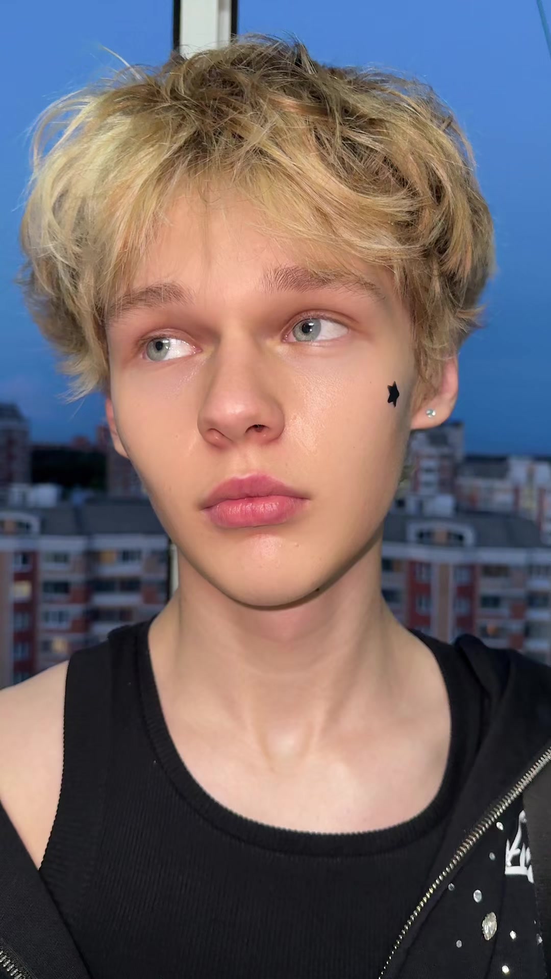 @HOLLIKLIN