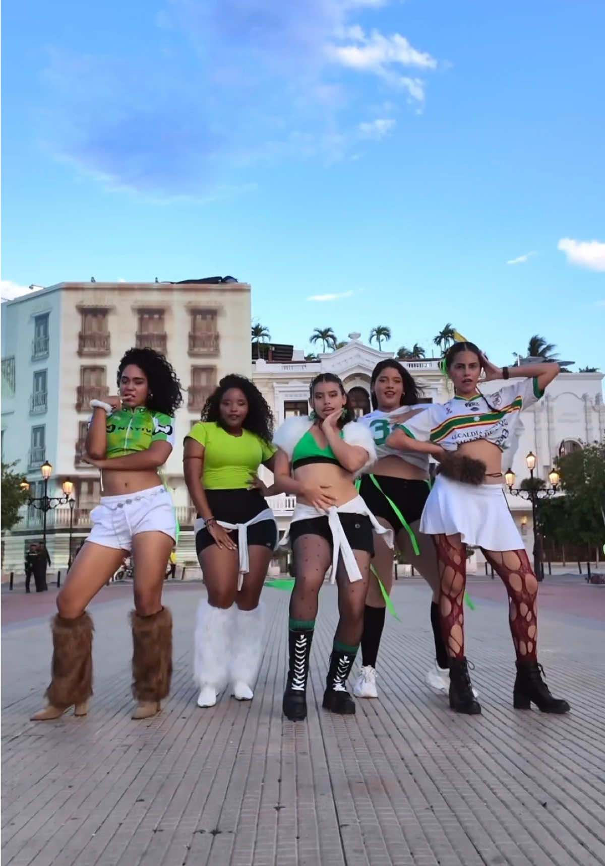 @dystopia dance team 💚
