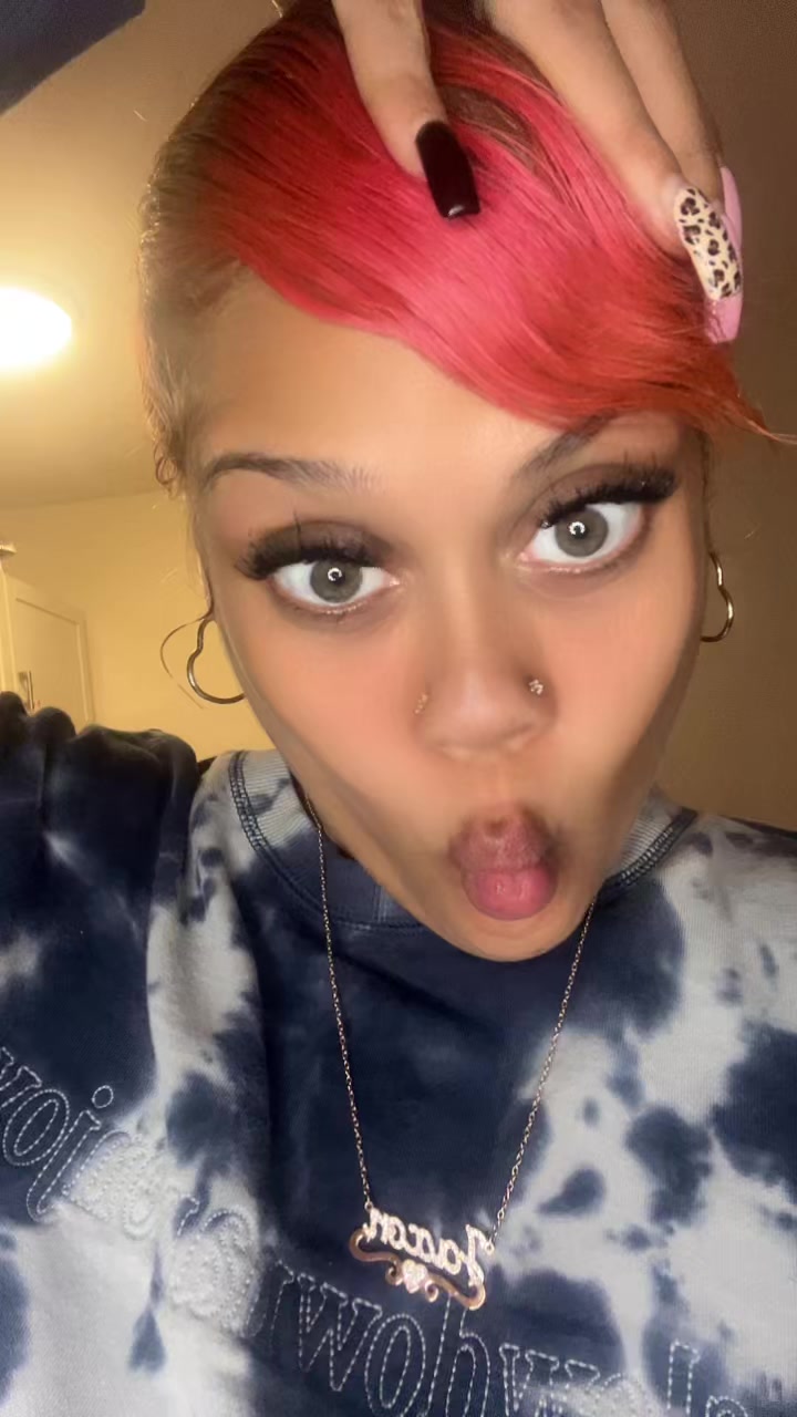 @whyshesopink