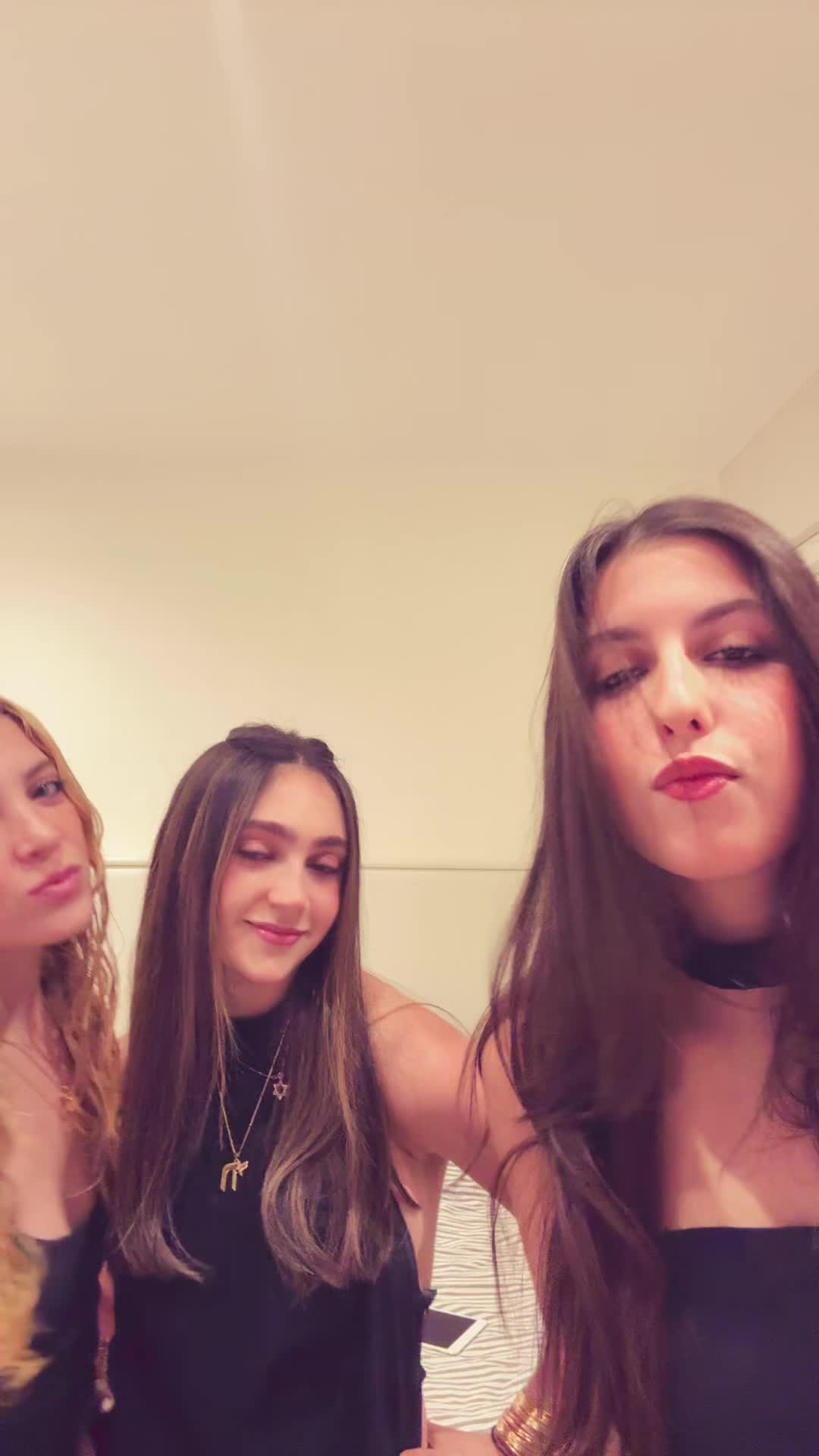 @Clari