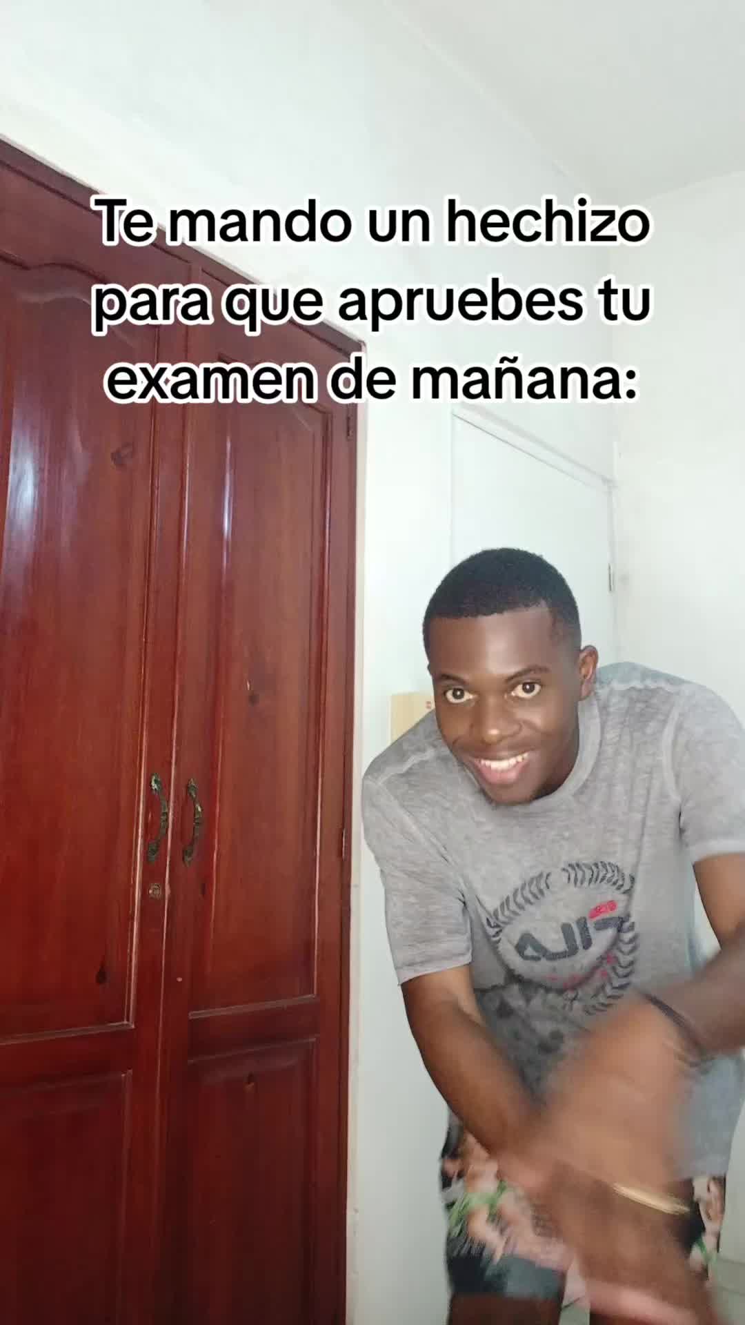 @unprofeconaura 😎