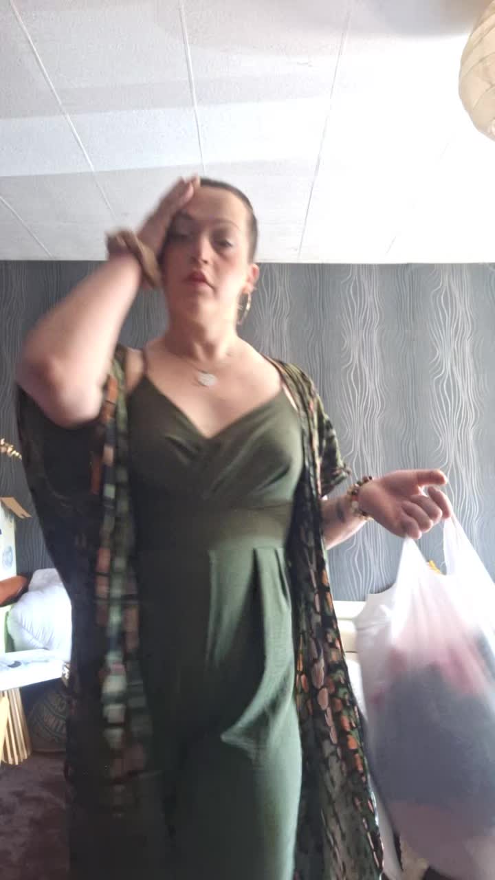 @𝐿𝑜𝓊𝒶𝓃𝑒 𝒞𝒽𝒶𝓃𝑒𝓁