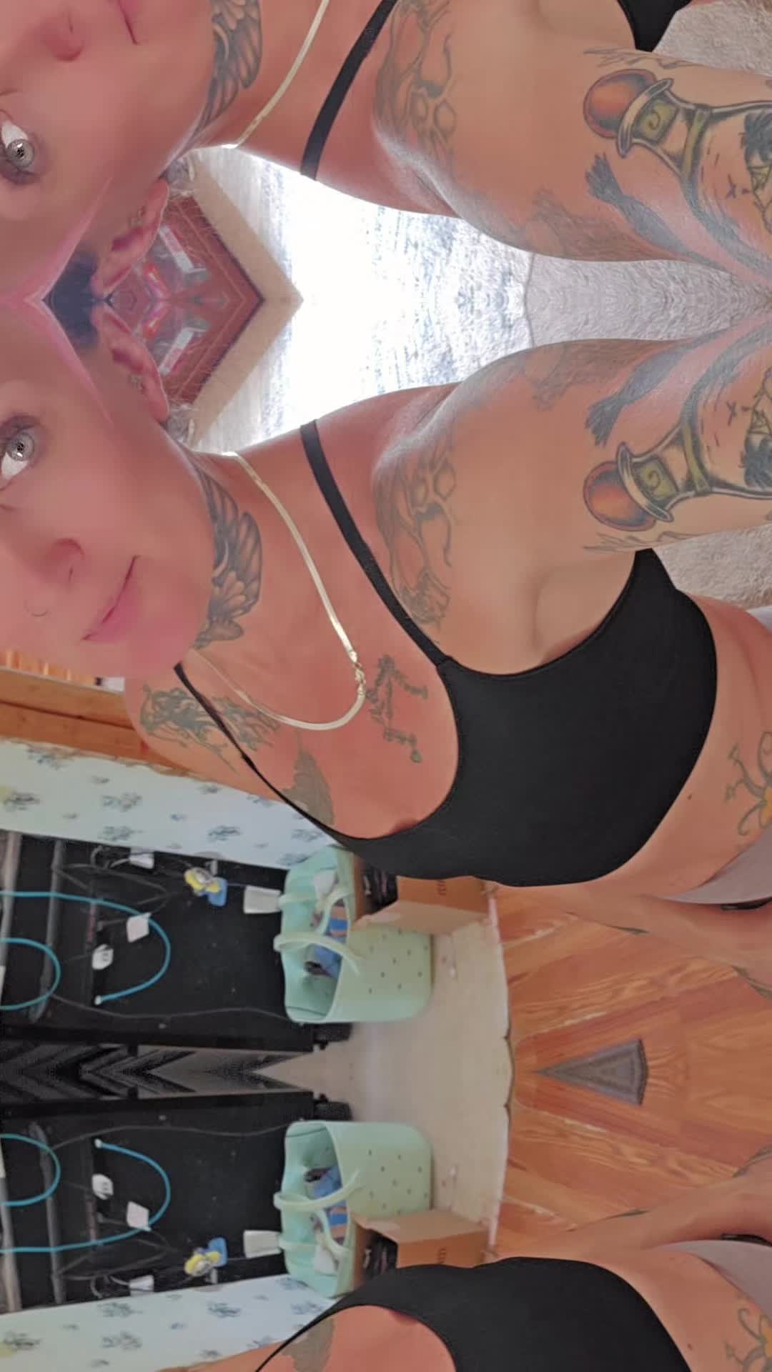 @🍍yagirlTrouble83🍍