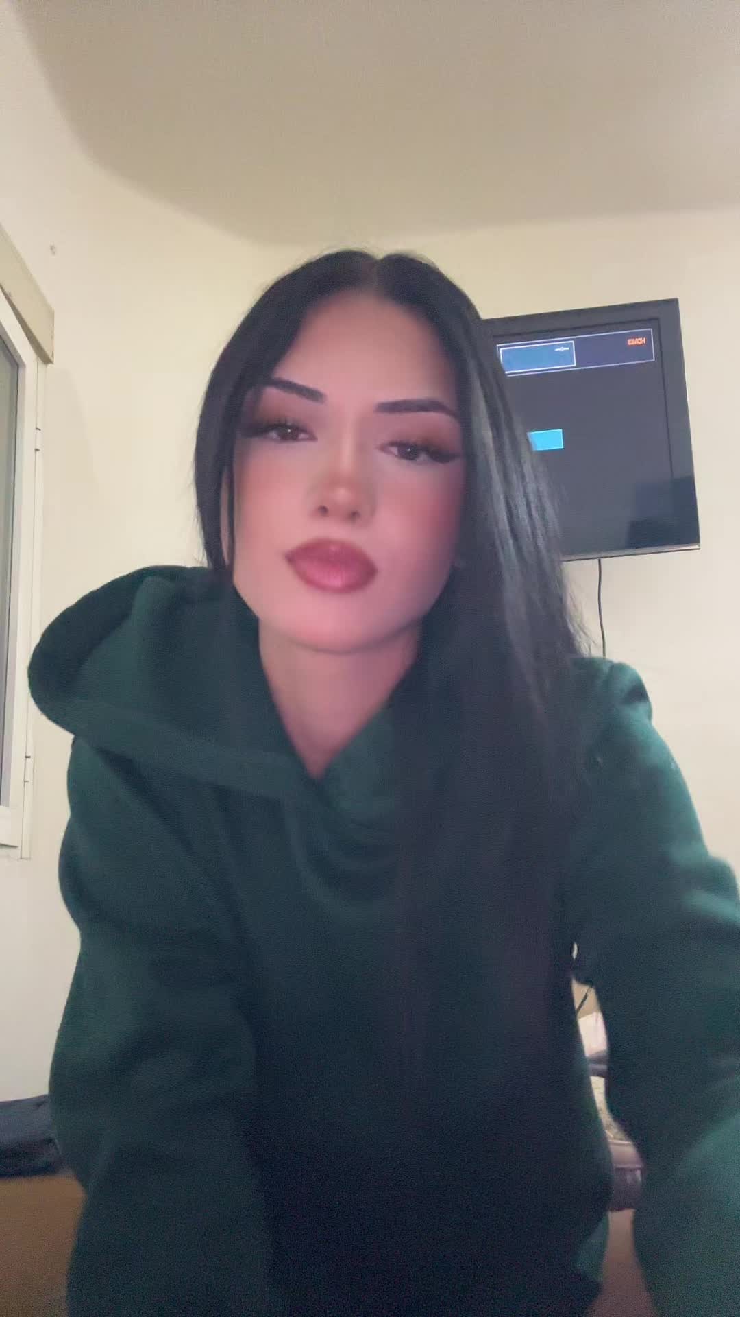 @🦦