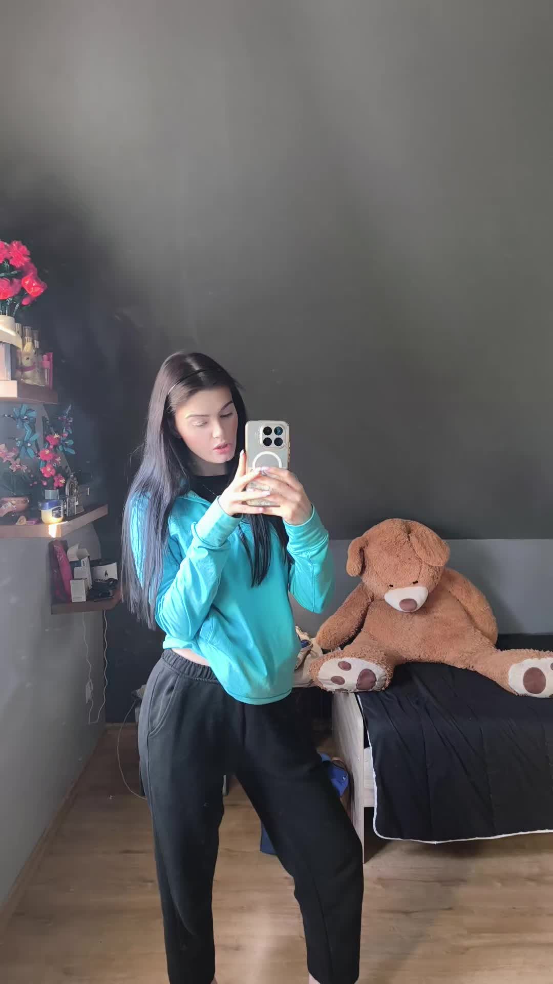 @Hi_Ana