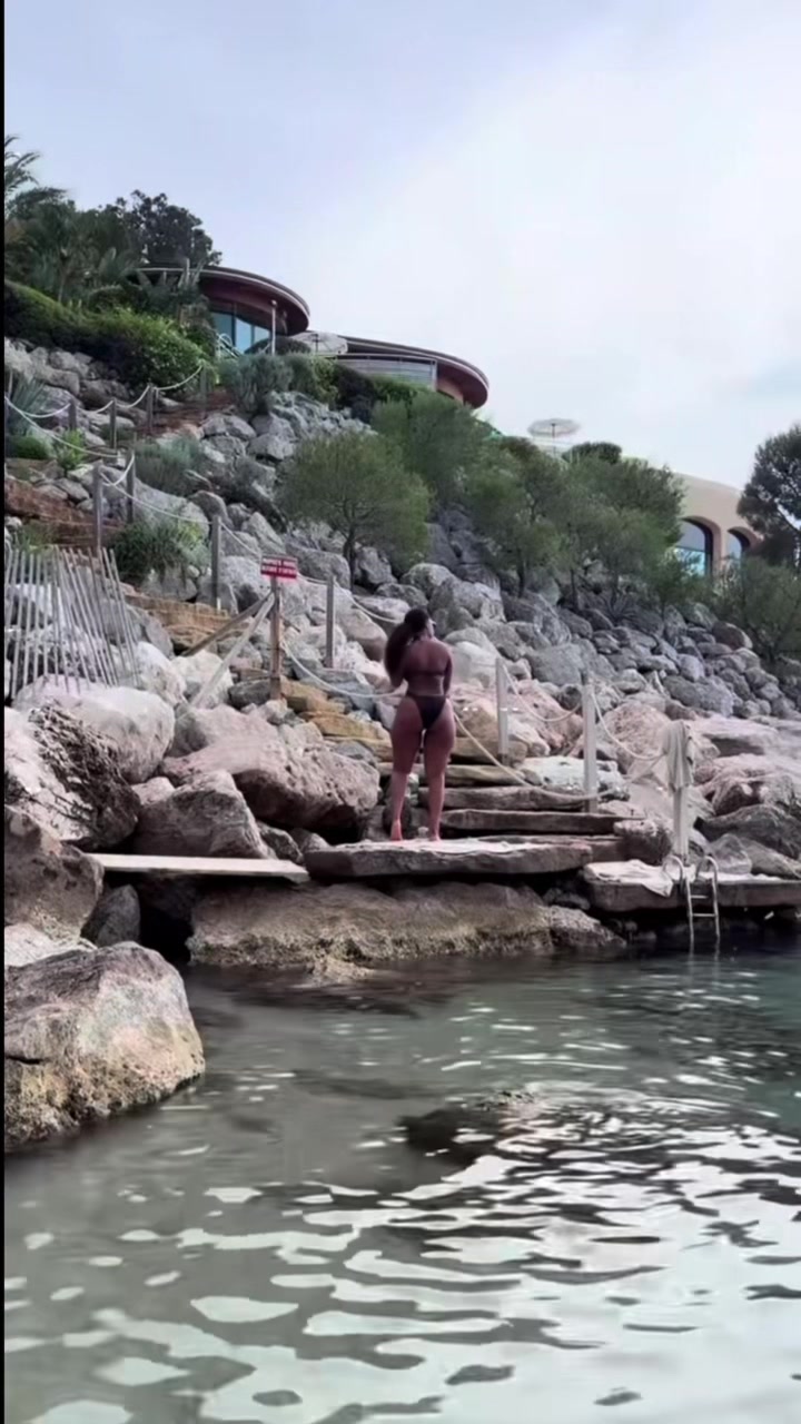 @melavue