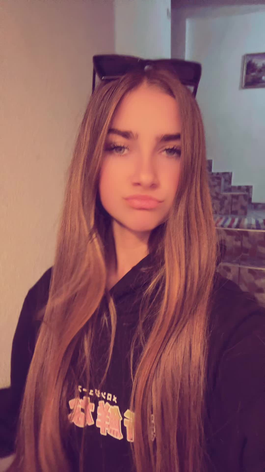 @c.tania17