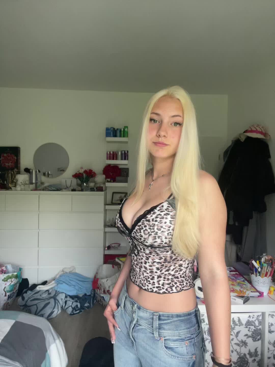 @ꨄ