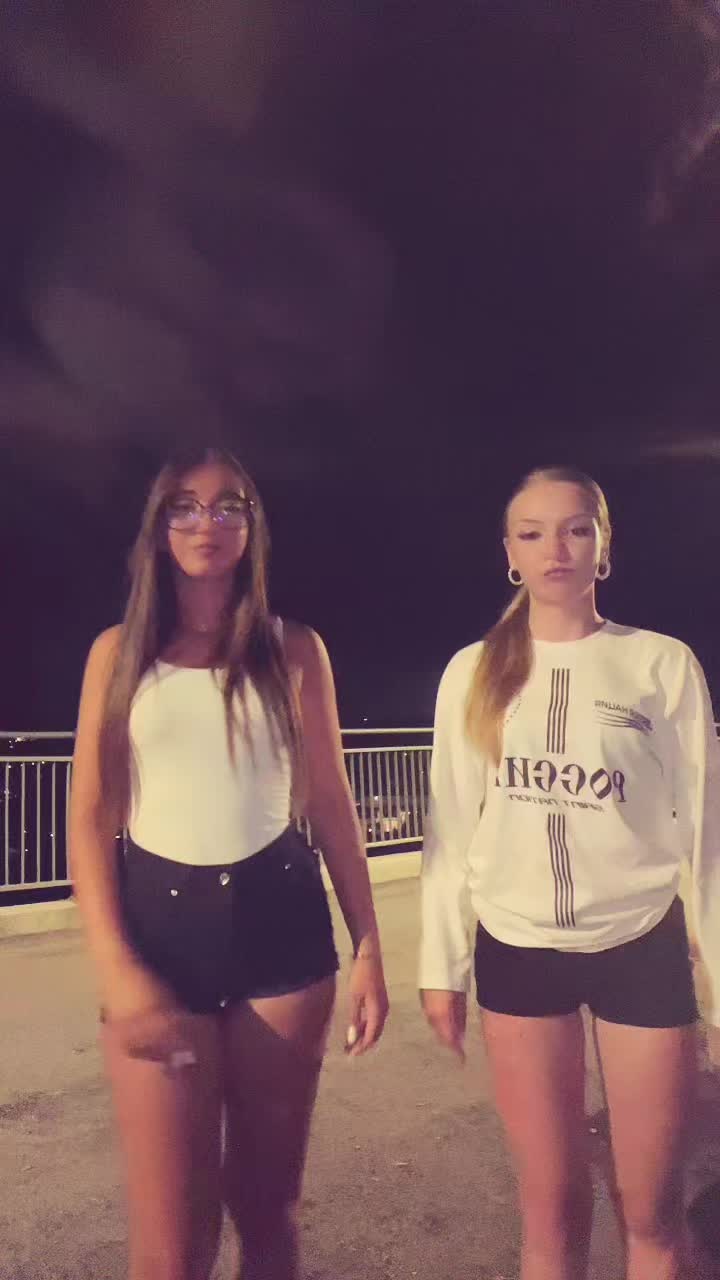@👩🏼👩🏻