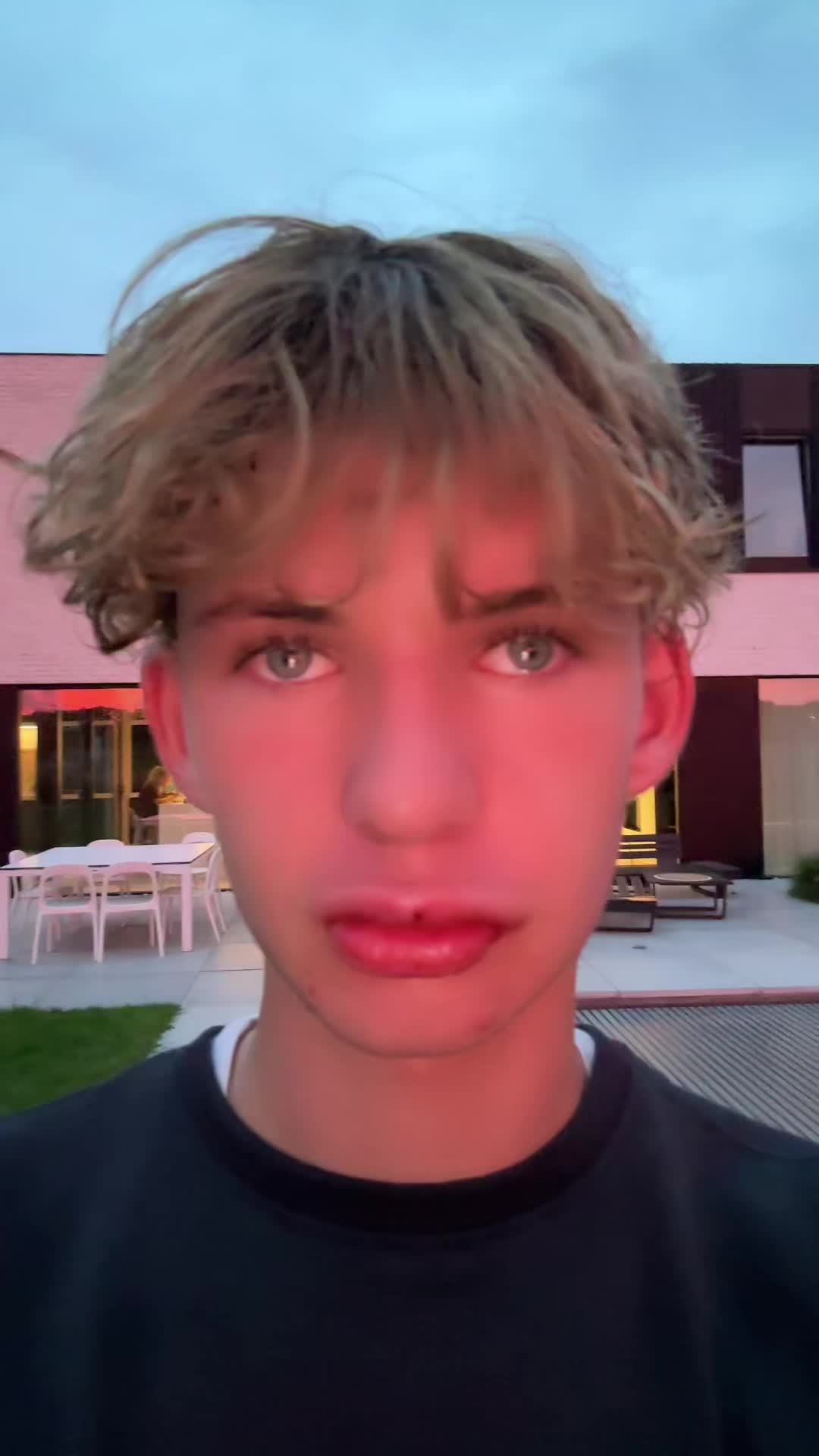 @L O W I E K