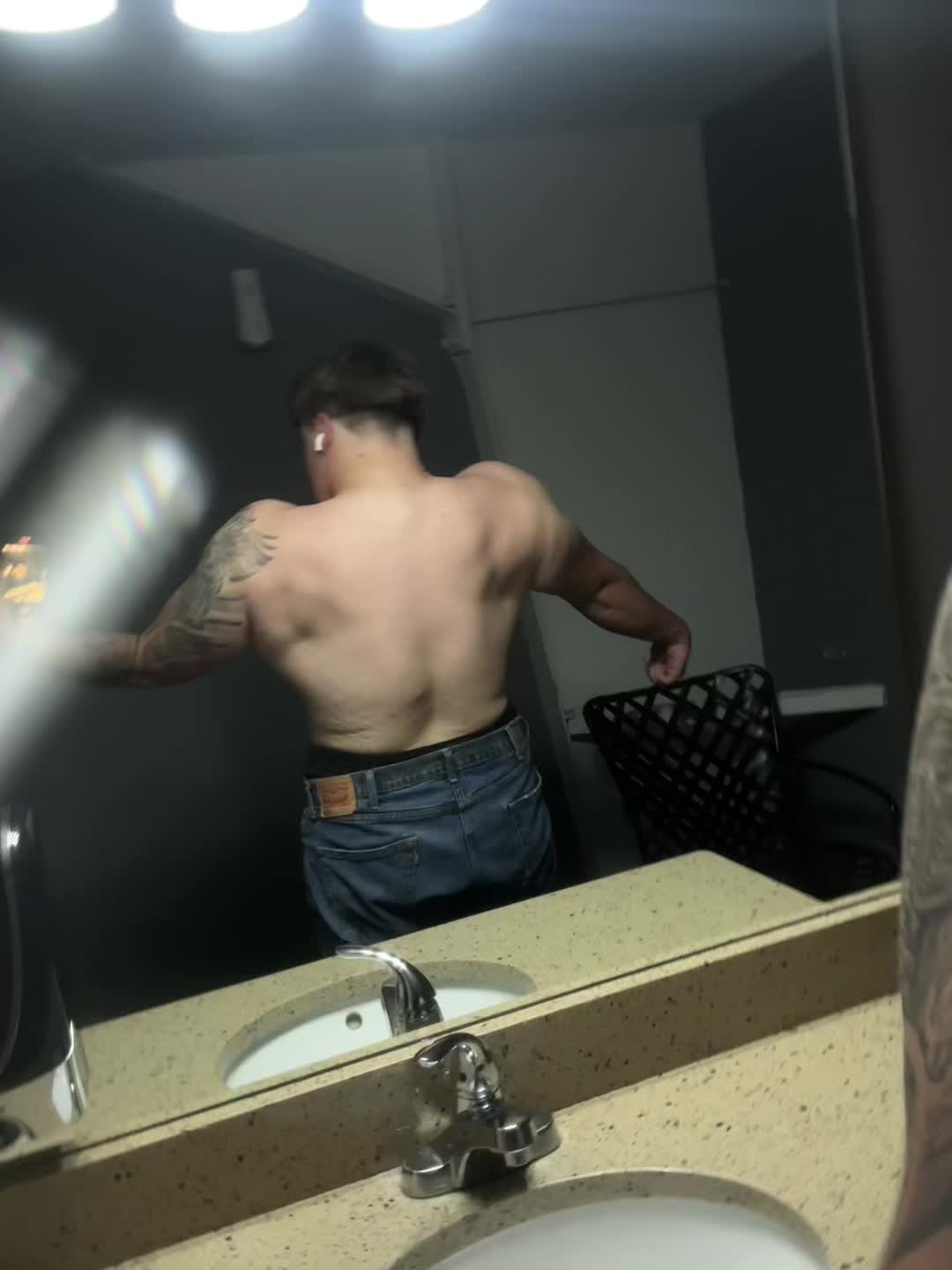 @_a_d_r_i_a_n_