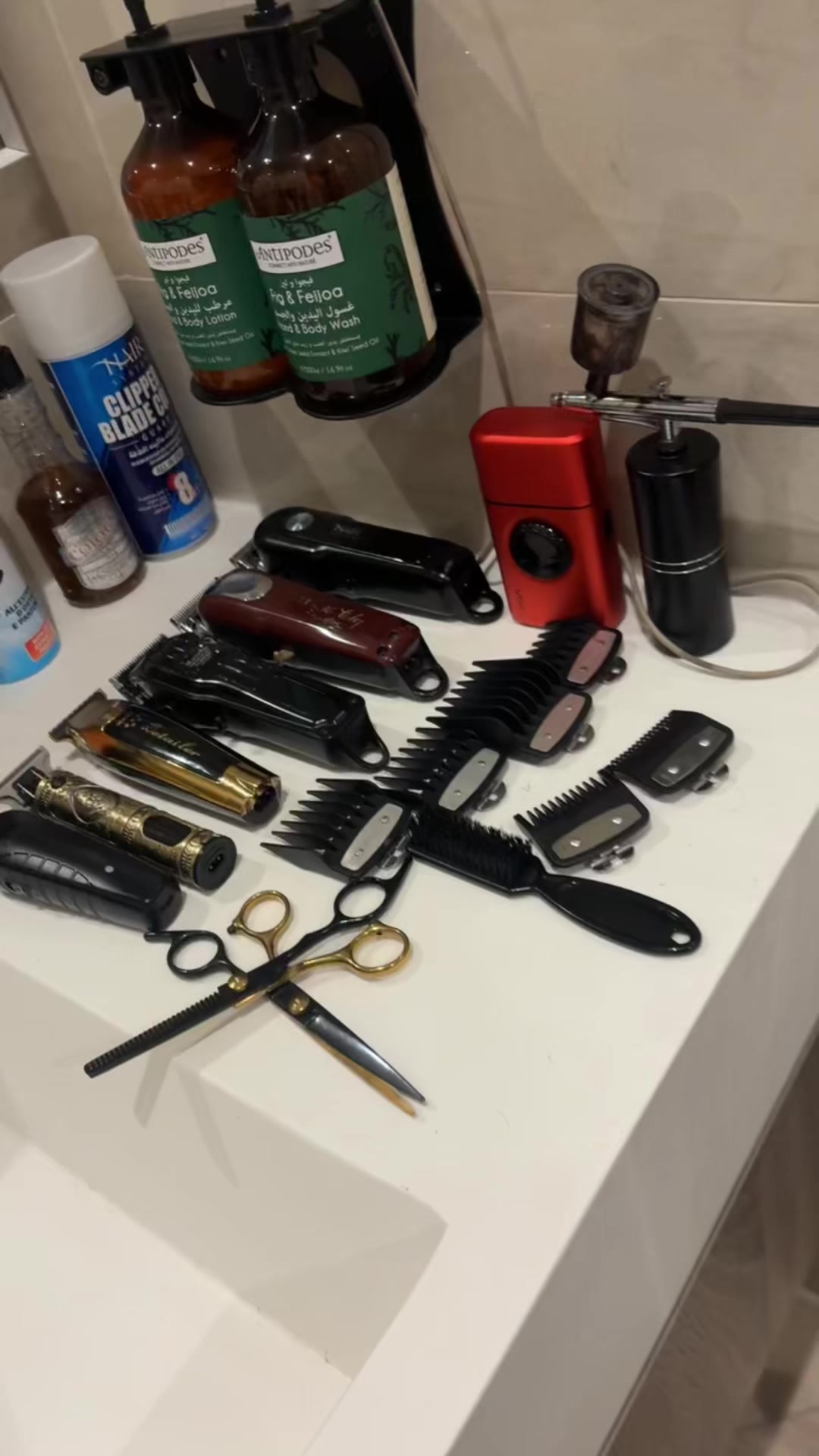 @K G CUTZ