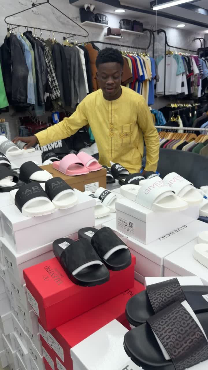 @La boutique No Fake House