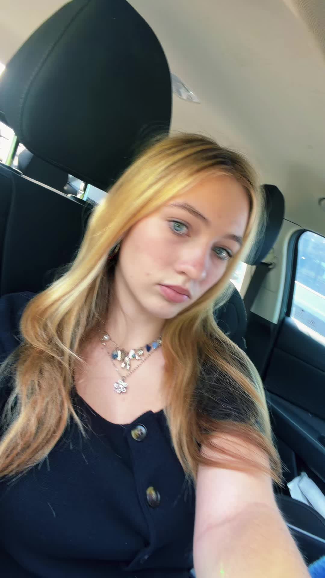 @vivianleake1