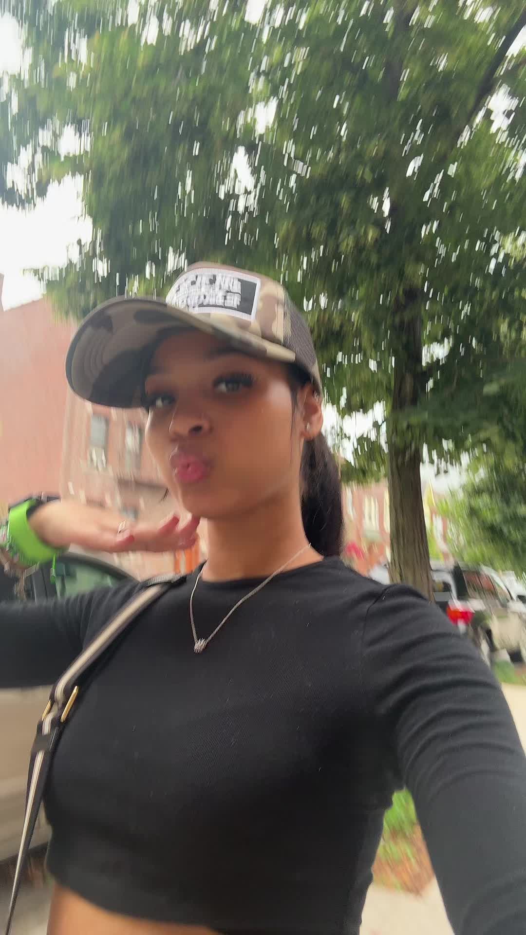 @LizzyB💚