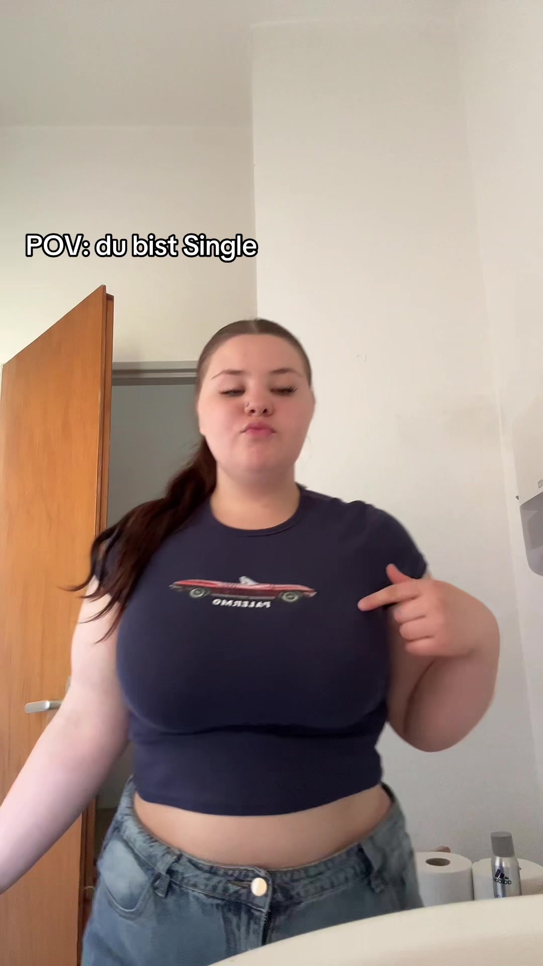 @𝕷𝕬𝖀𝕽𝕬 <3
