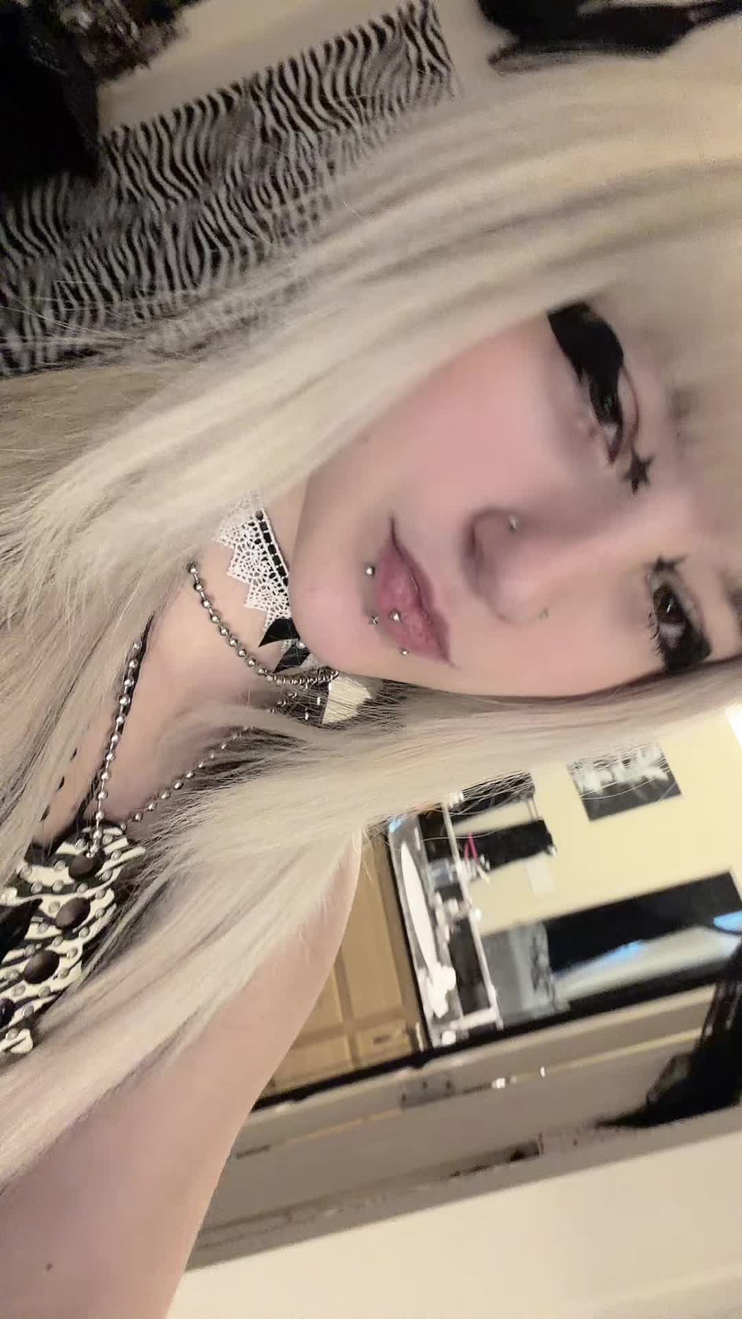 @โ
๐๐๐ ๐ฆ๐ข โ