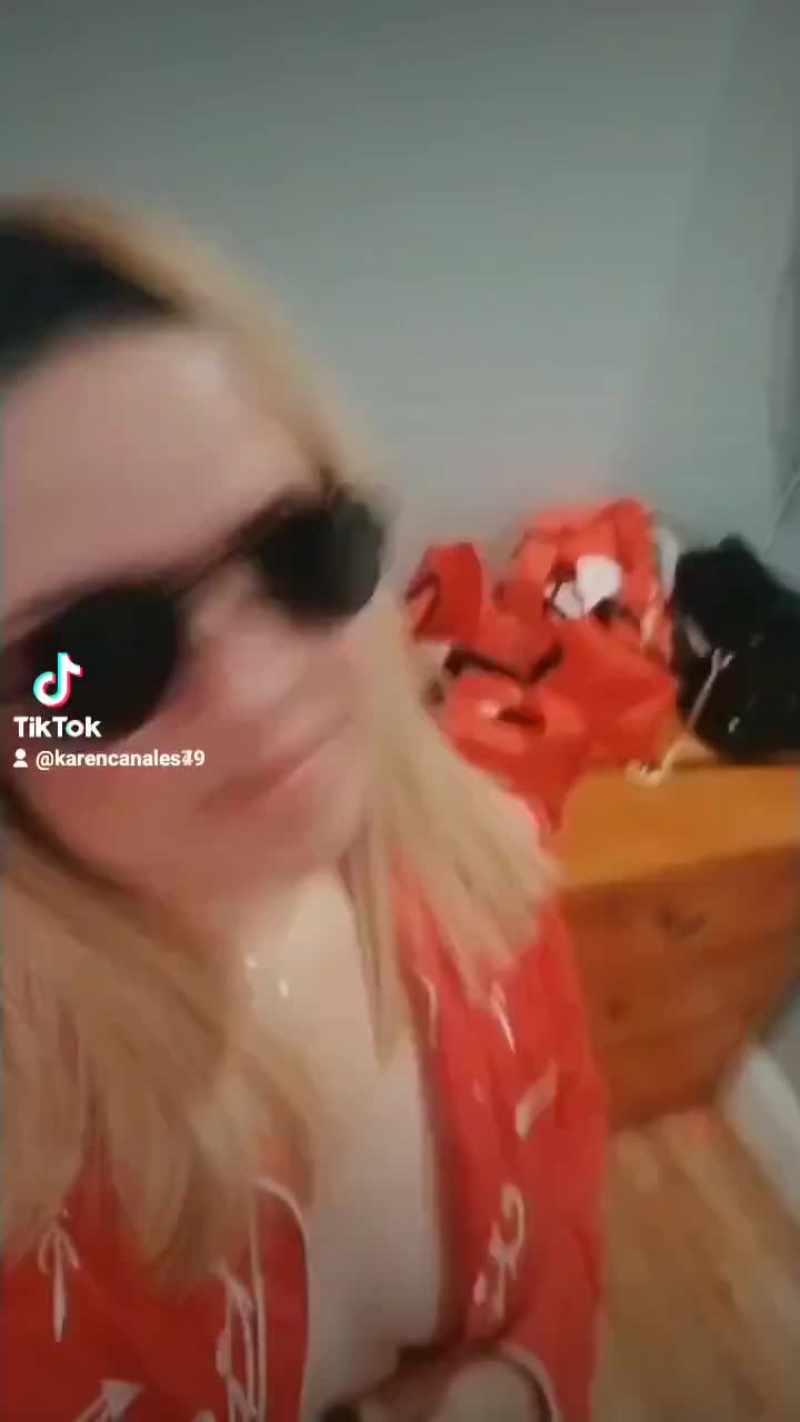 @larasreyes