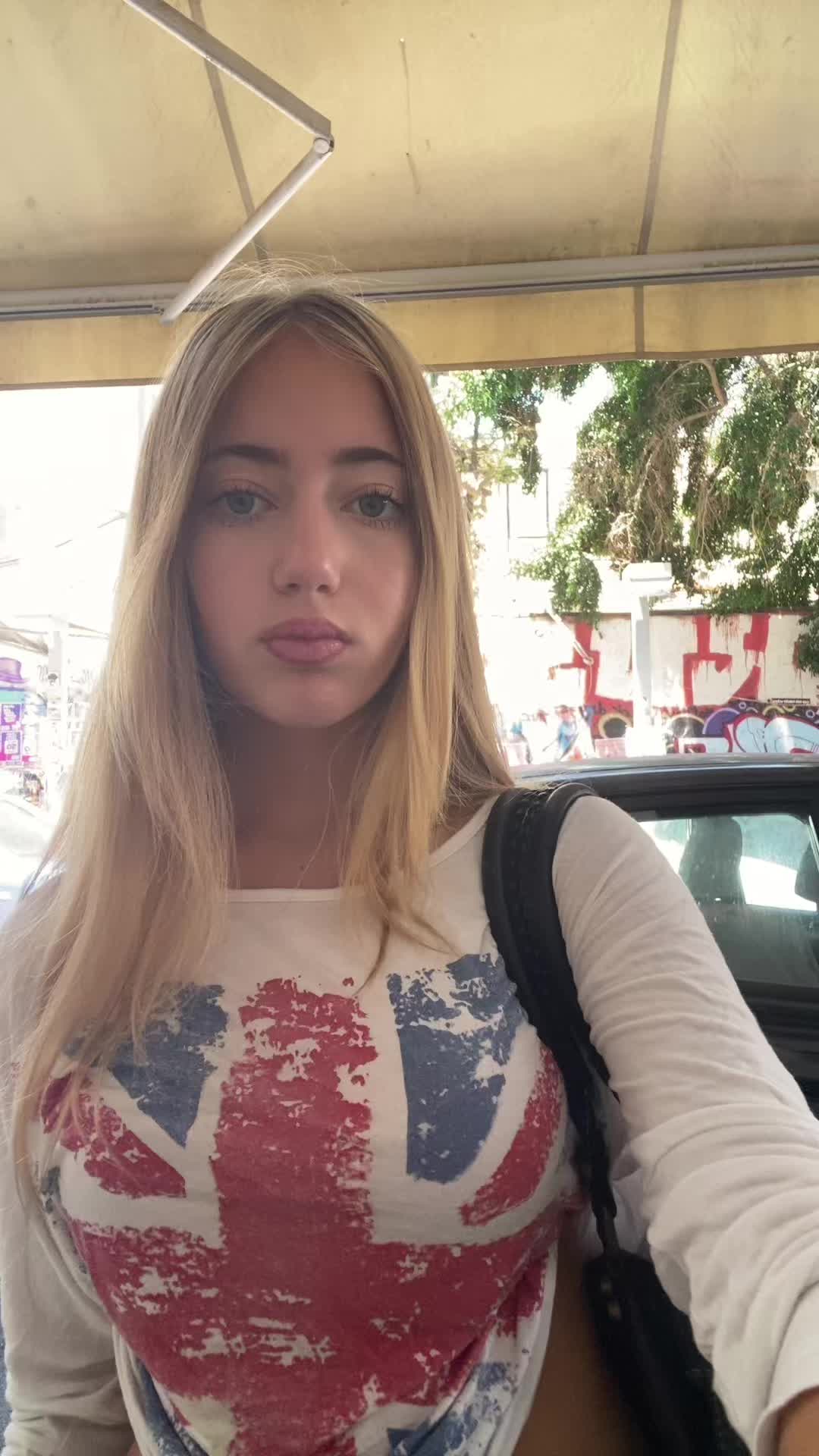 @Dumb_blonde