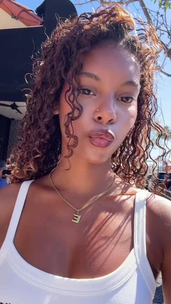 @elletheyapper