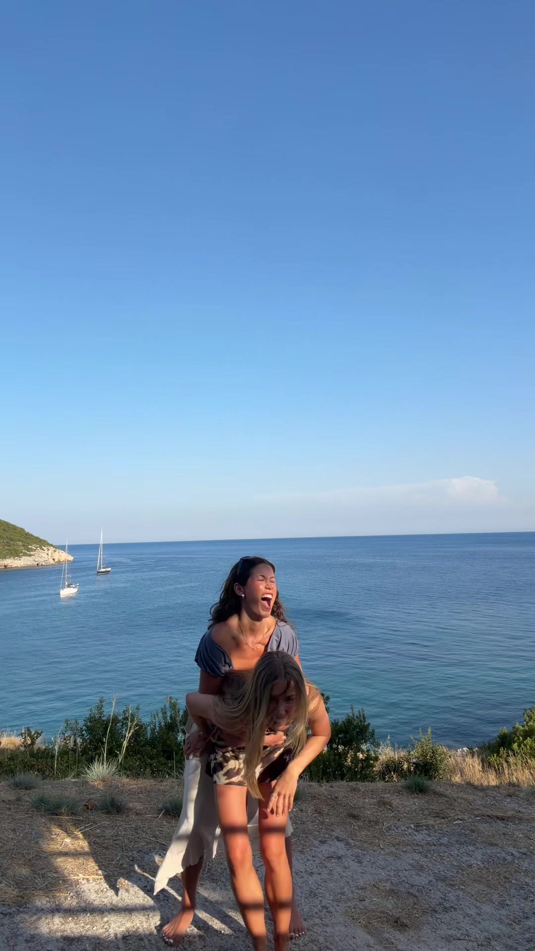 @bellapanaa