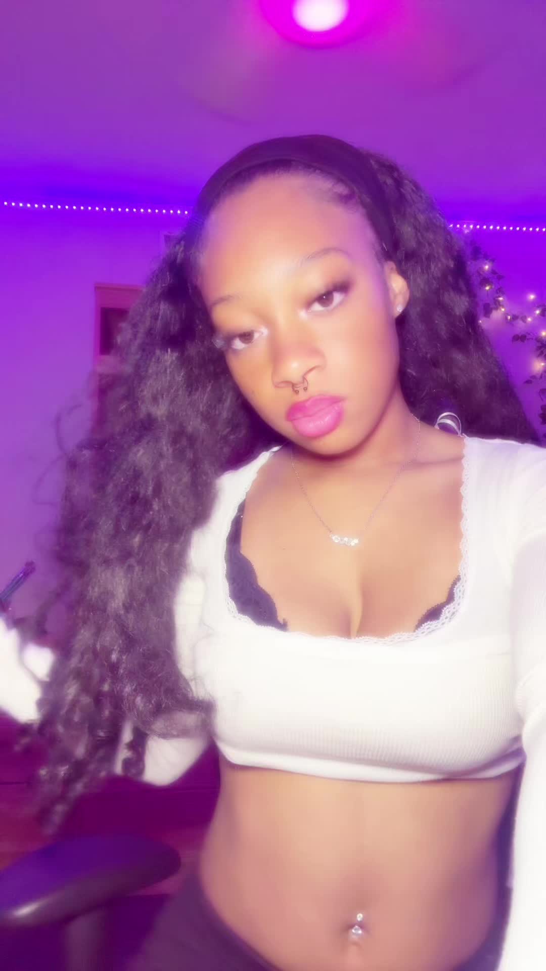 @Rose Pooh 🍭⭐️💓 • Following