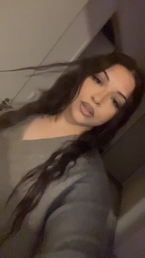 @𝐀𝐧𝐝𝐫𝐚 🩷