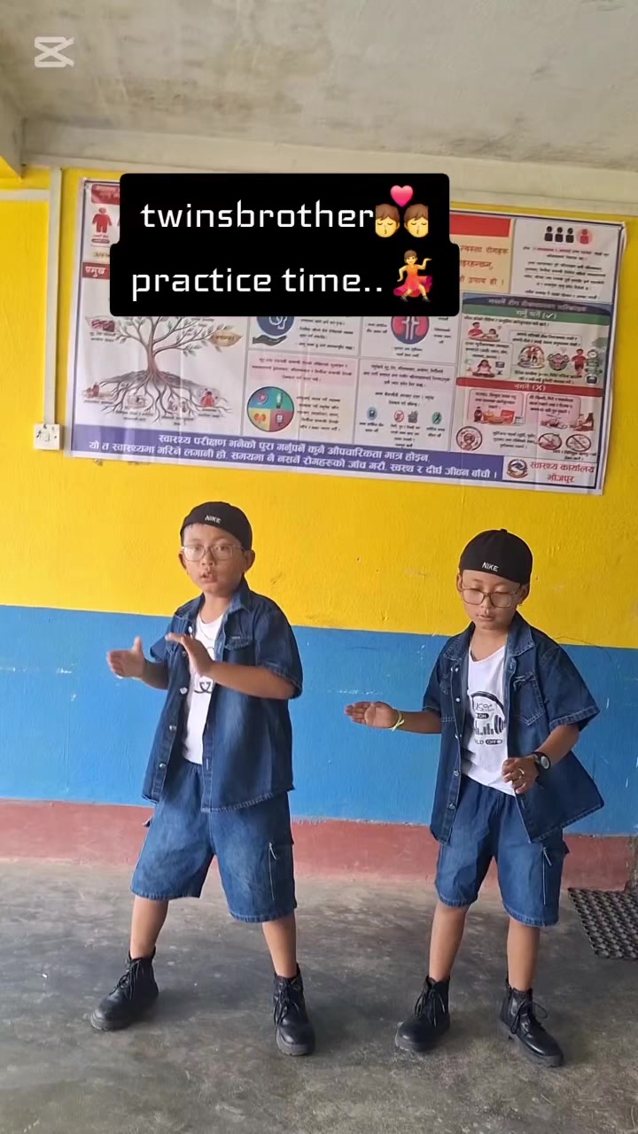 @👀👩&zwj;👦&zwj;👦👀