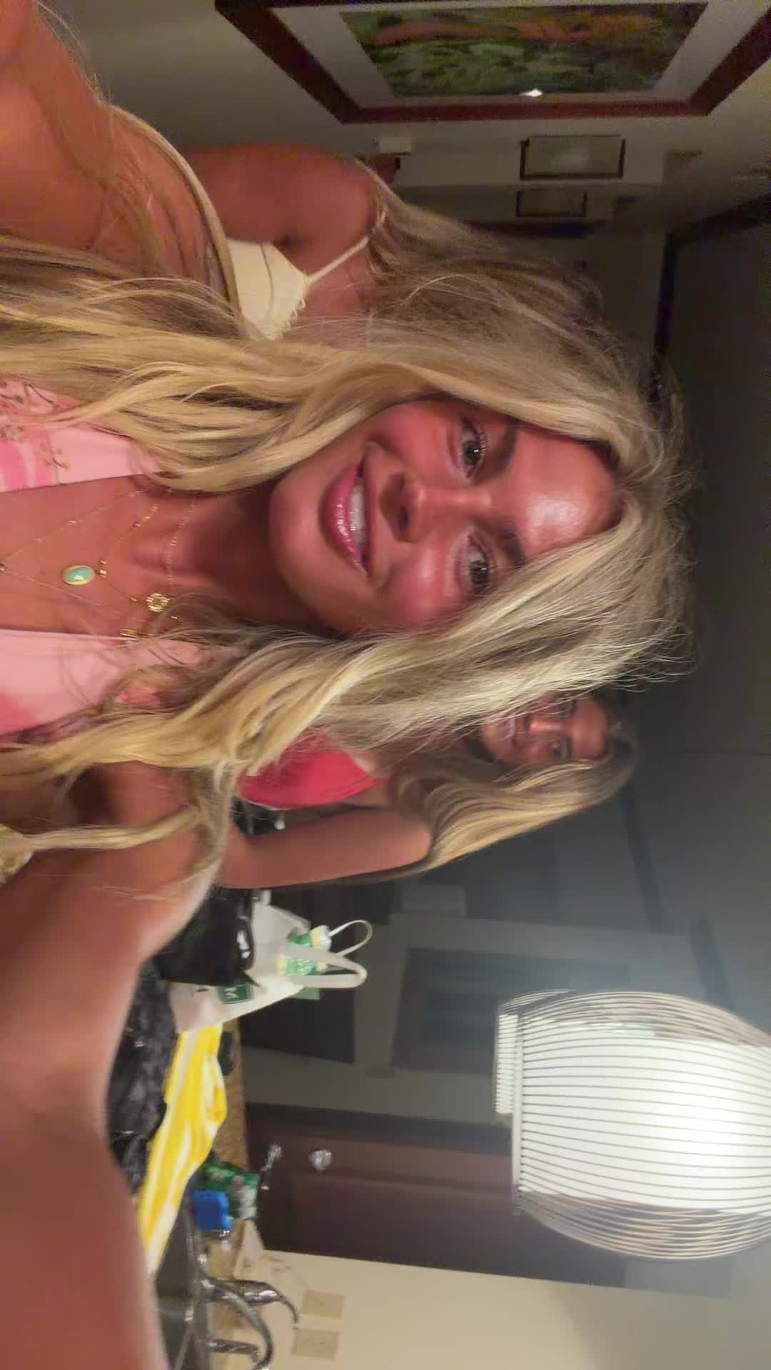 @LivvySamps