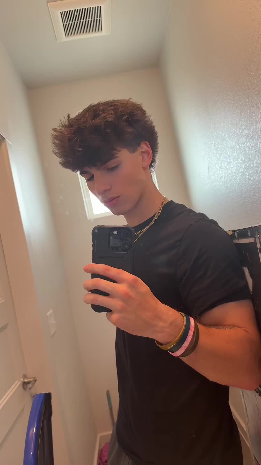 @AJ 🪿