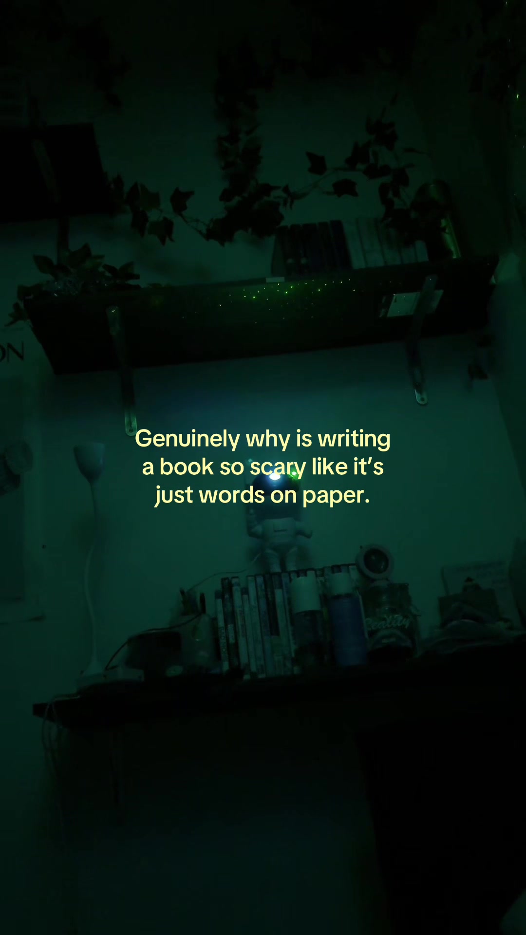 @roxie ✮⋆˙📖