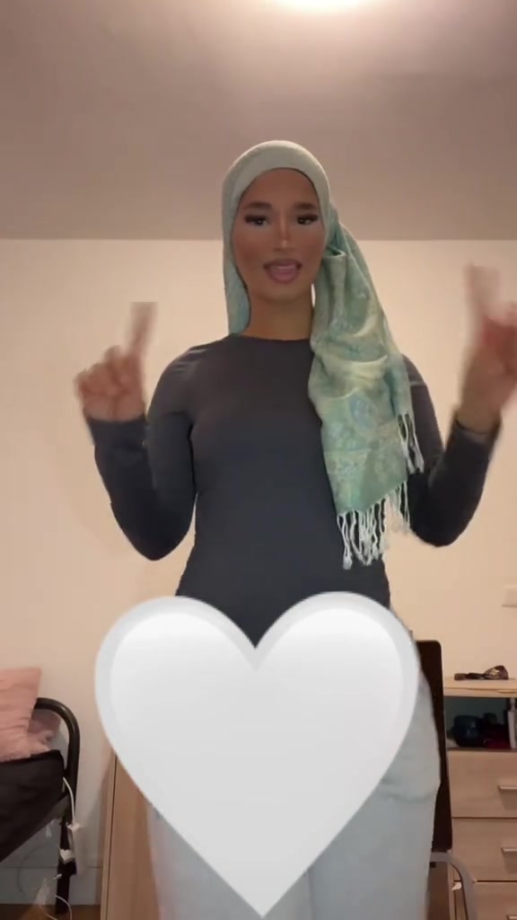 @🧎🏻&zwj;➡️