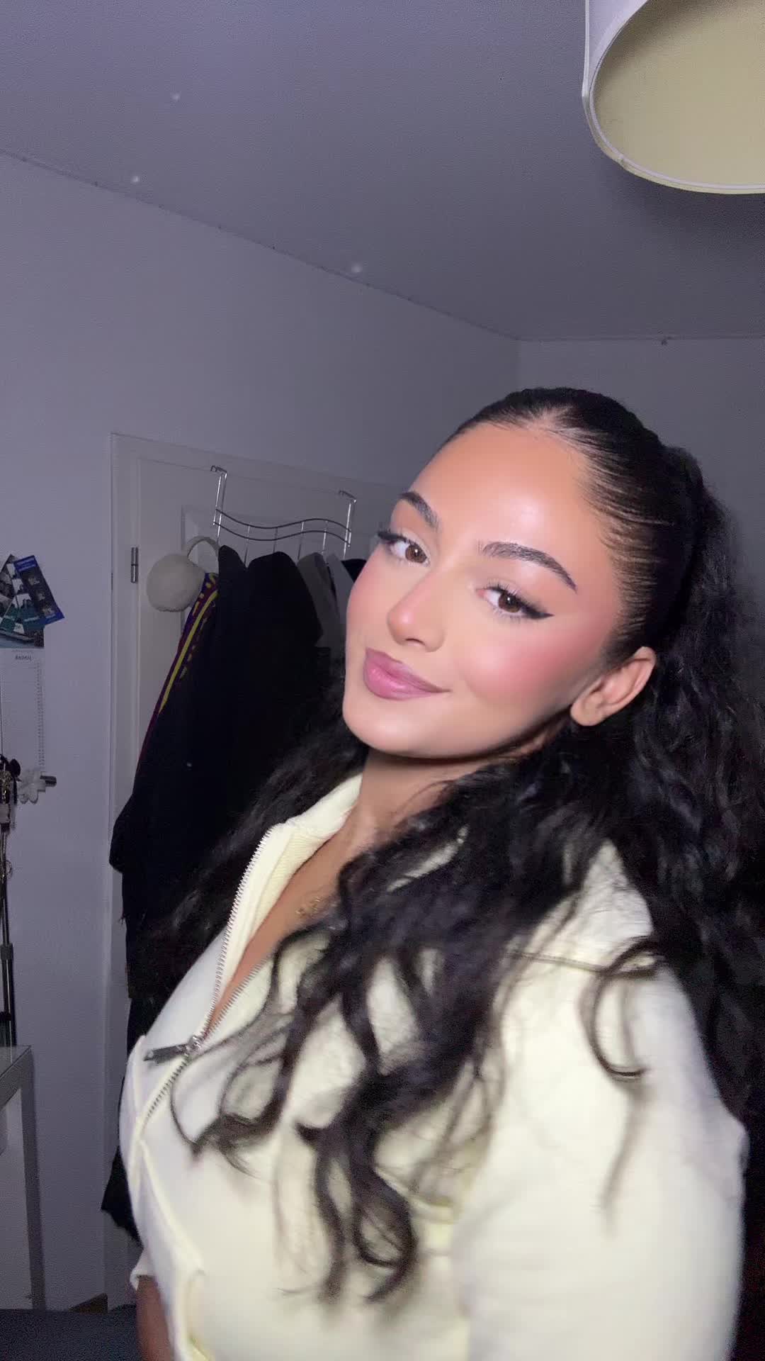 @Niousha