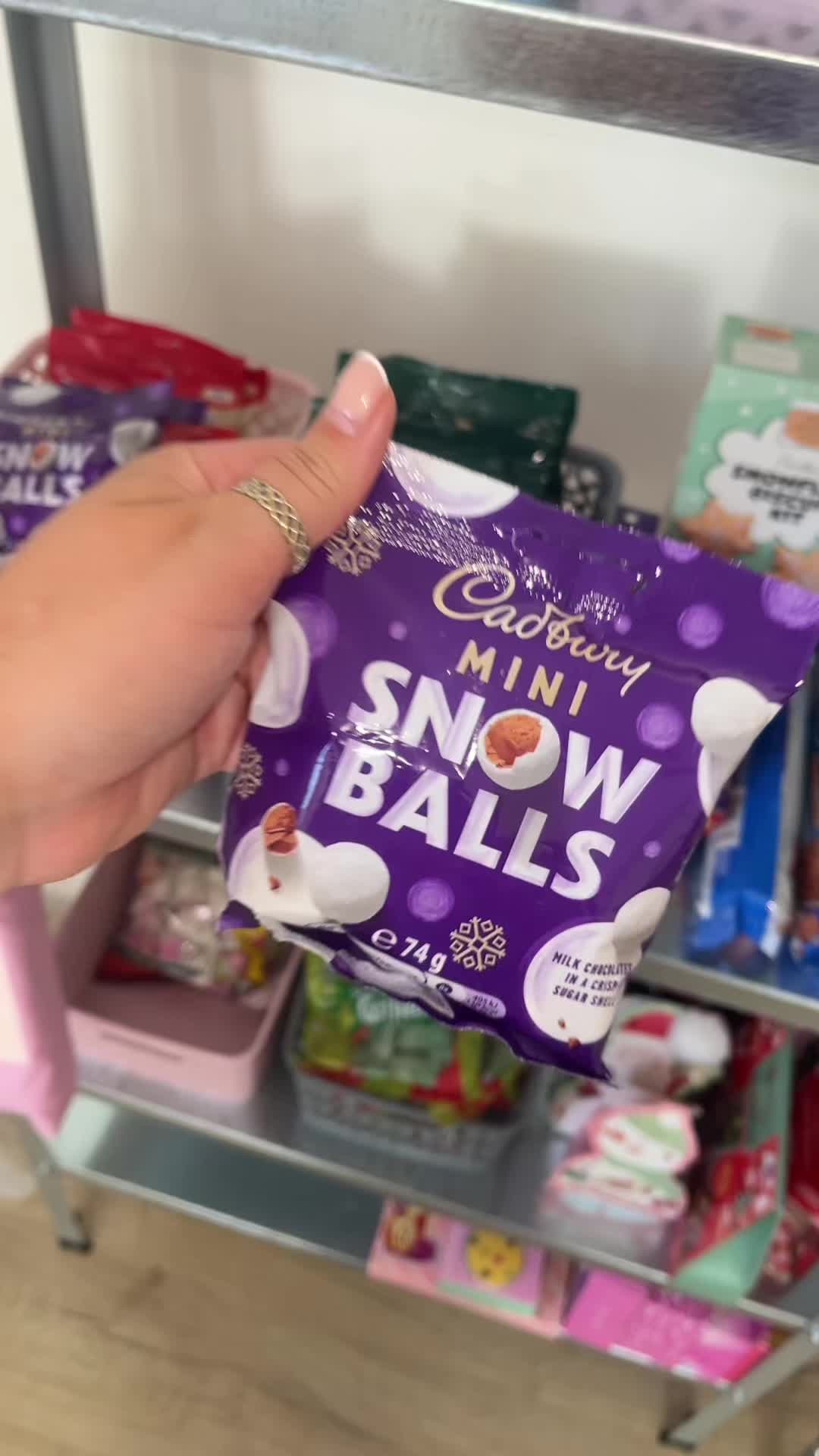 @Bellasboxesuk