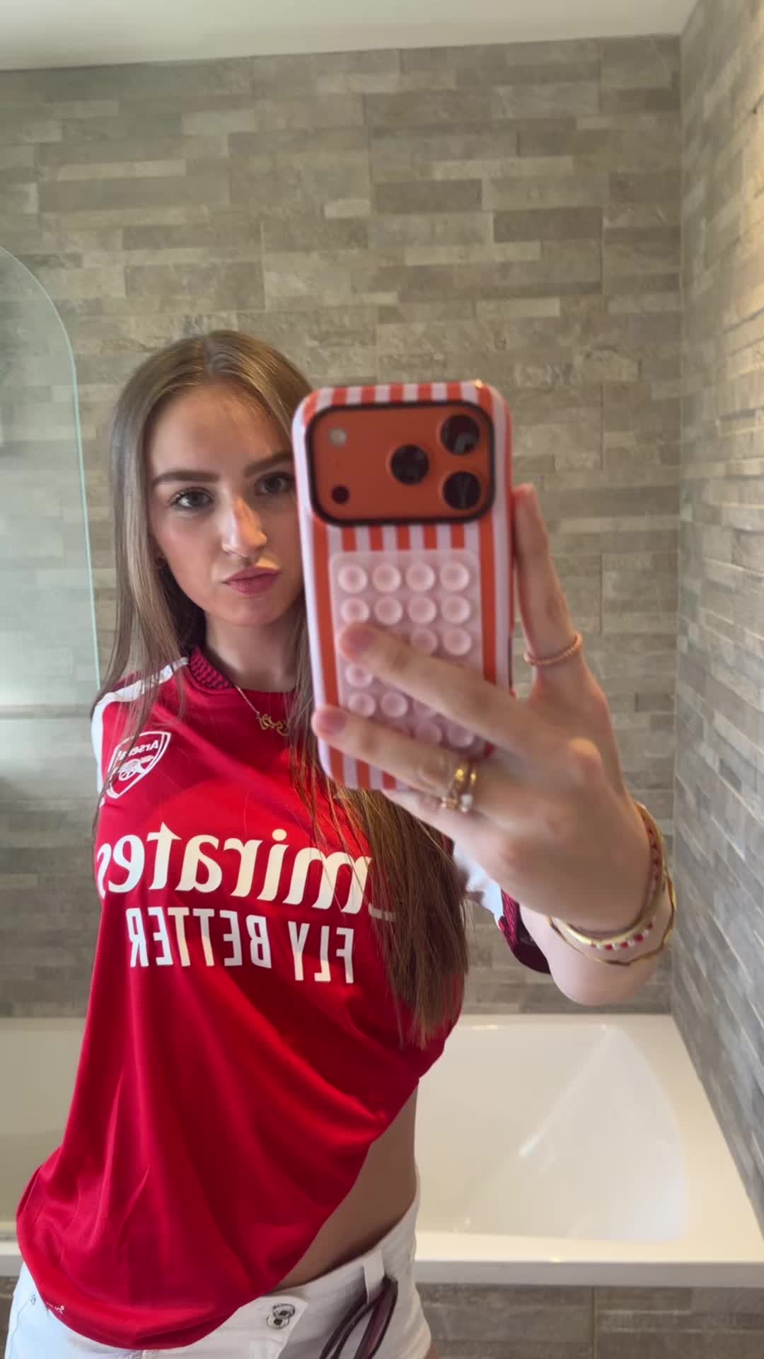 @𝓡𝓸𝓸₁₈