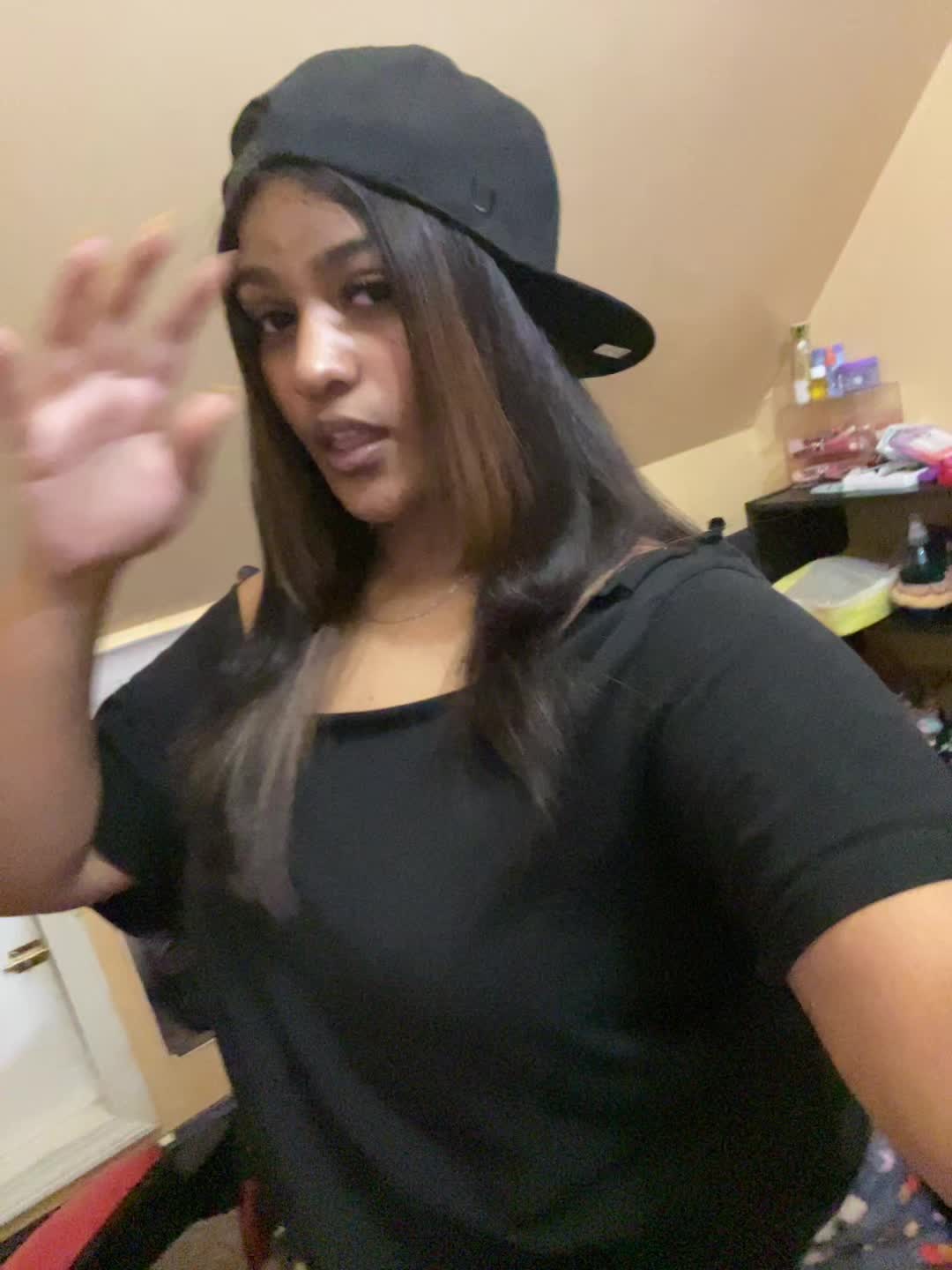 @Just Niki💁🏽&zwj;♀️