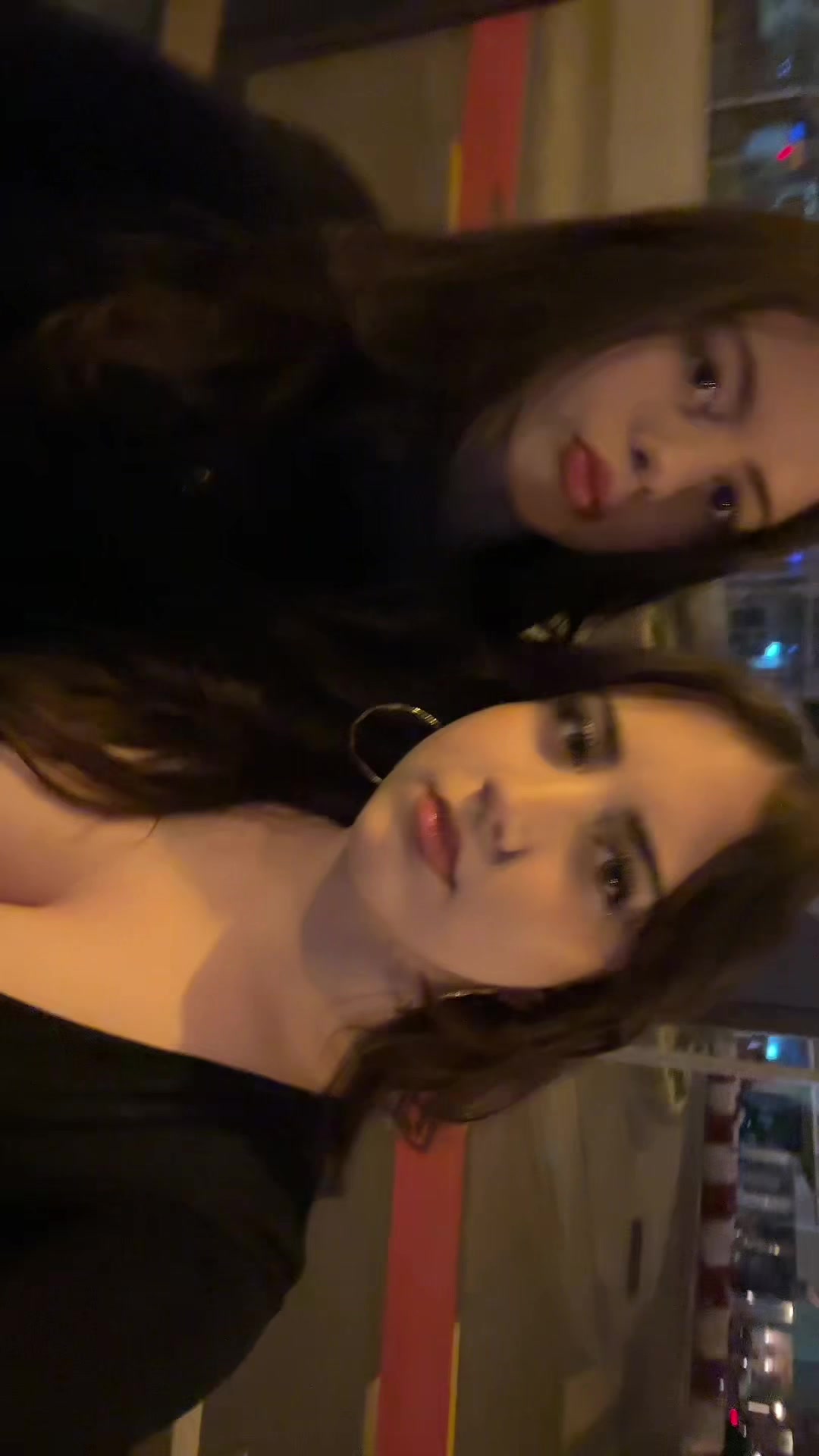 @👅