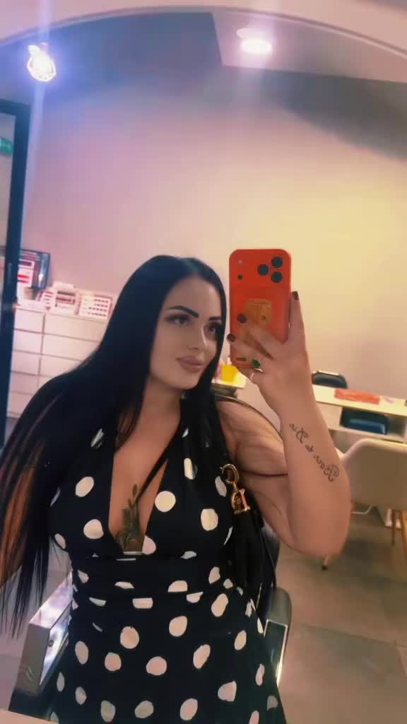 @👉🏻👑𝑄𝑈𝐸𝐸𝑁👑👈🏻