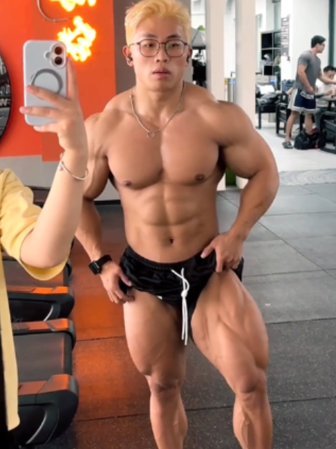 @Beautiful Muscle Male
