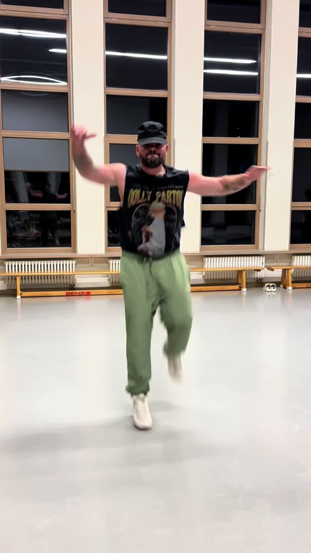 @ManuMoves