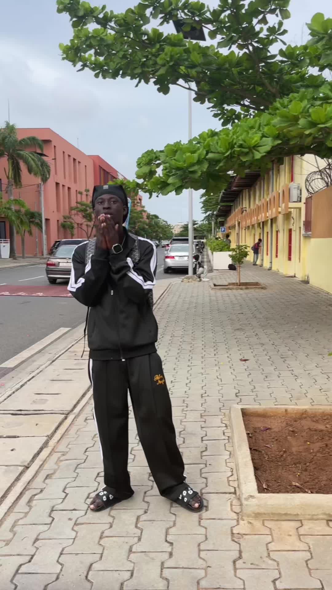 @LA MANO DU 229🚫🦵🏾