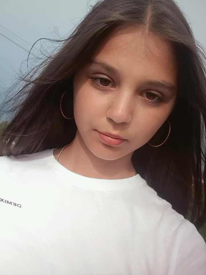 @)