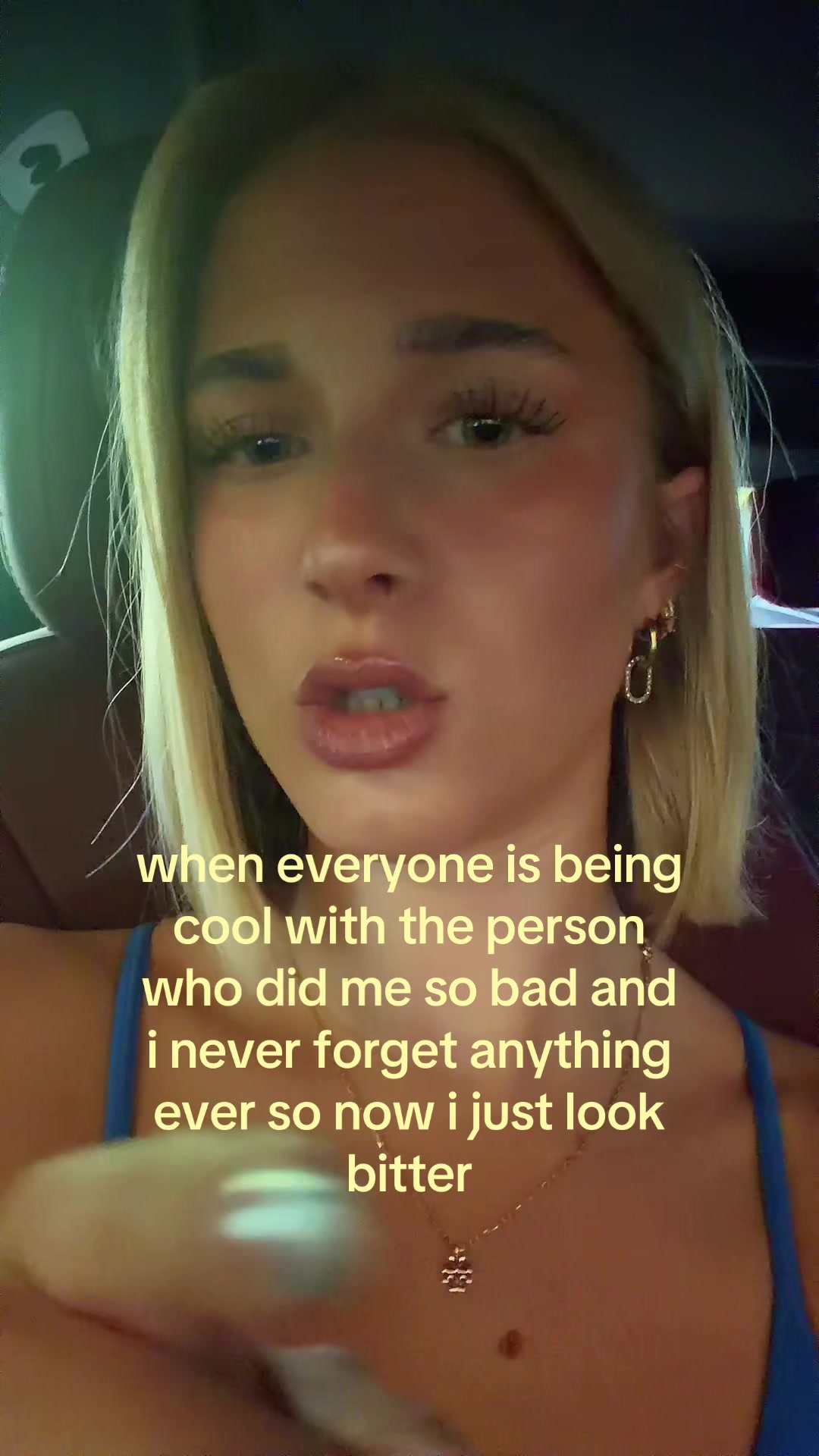 @theelliebarker
