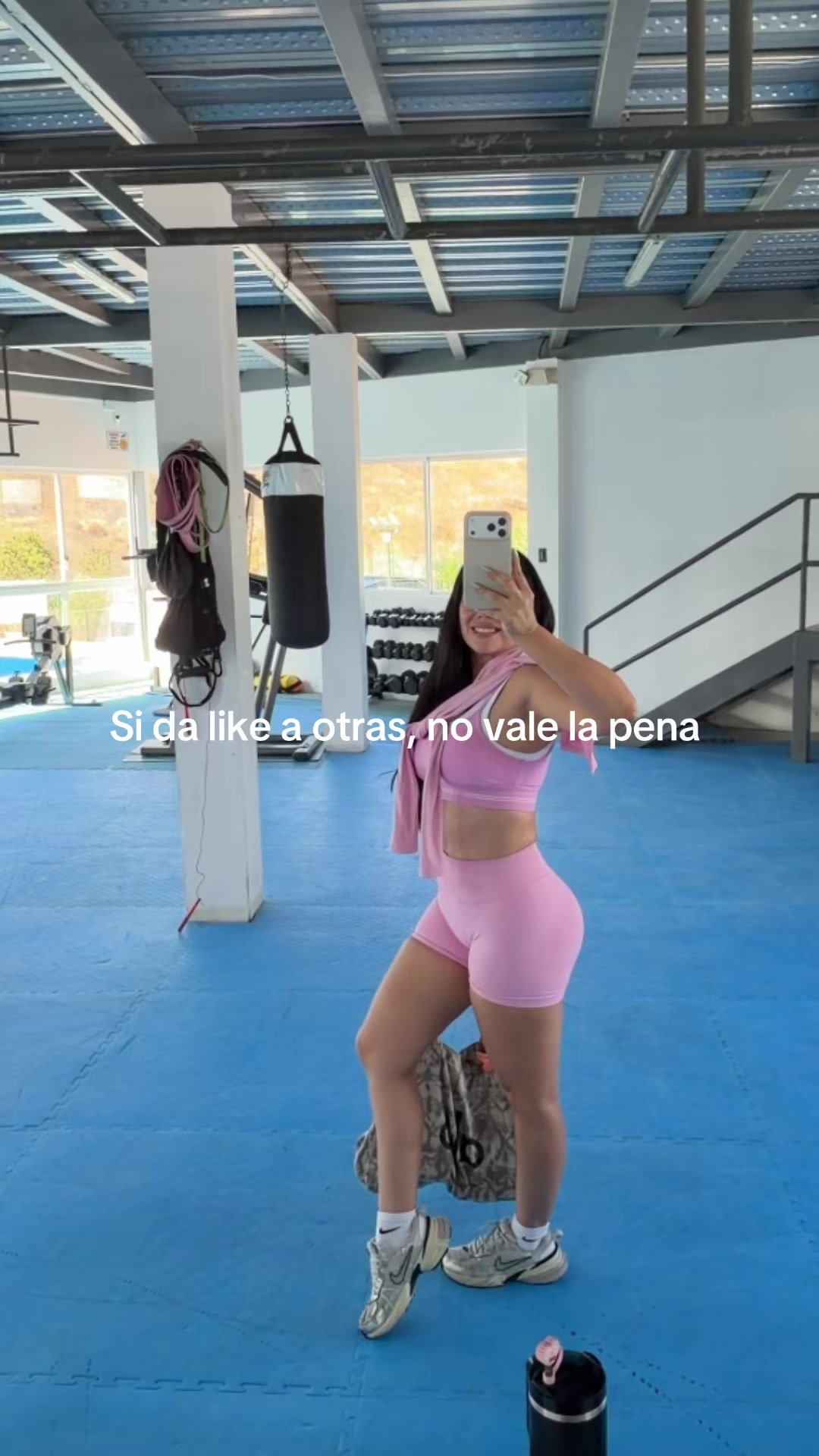@Coraliamelo