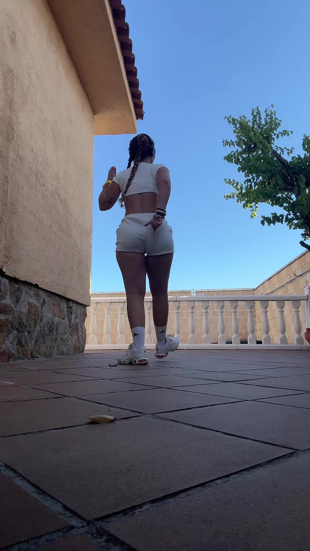 @𝔰𝔞𝔯𝔞🦋