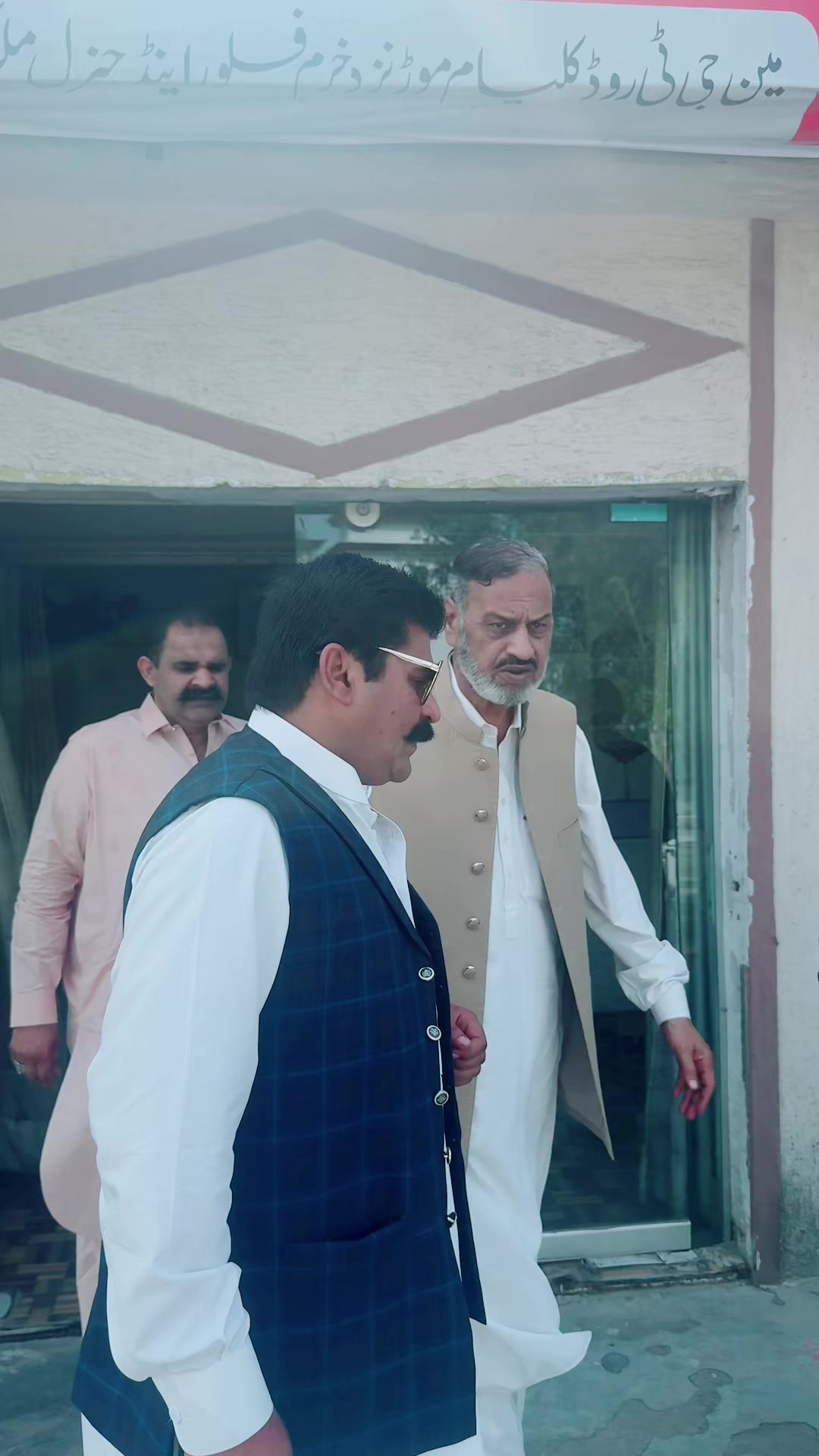 @Khawaja_Naveed_morshad