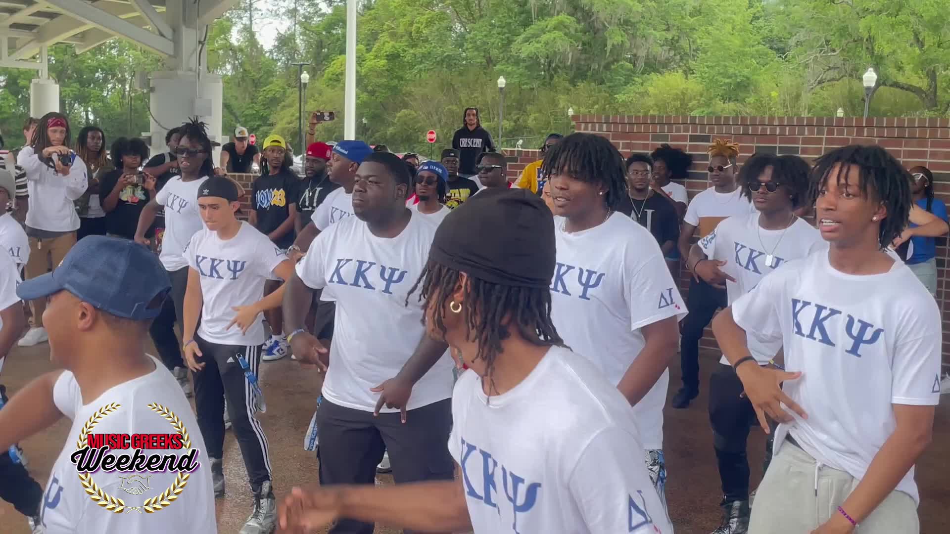 @MUSICGREEKS