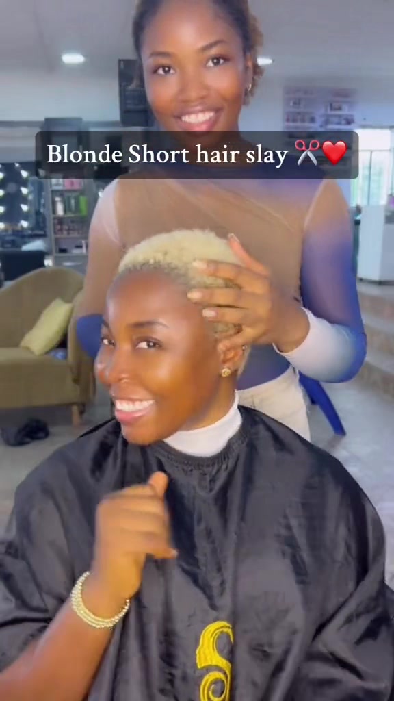 @FEMALE BARBER/LOCTICIAN IN LAG